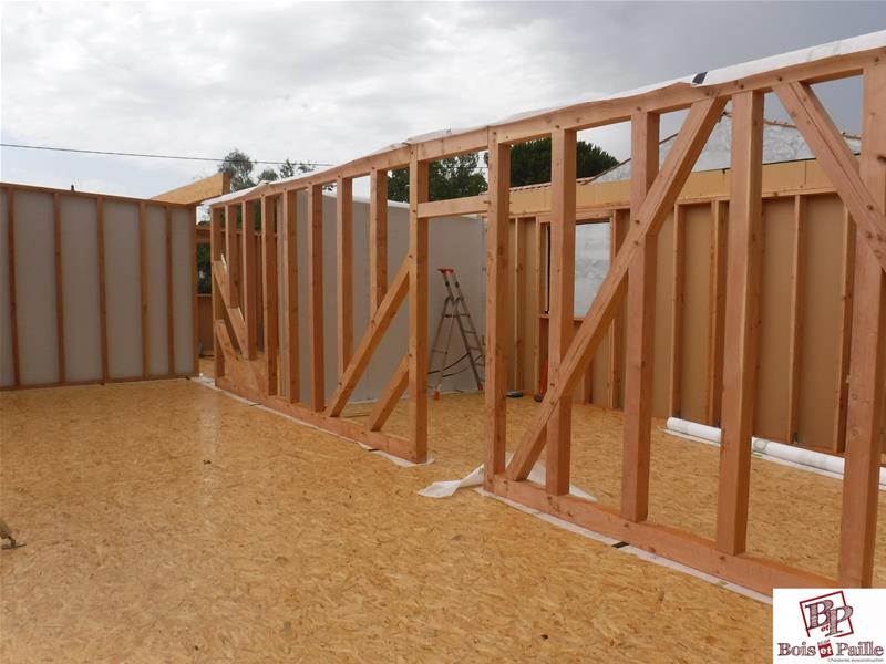 Maison ossature et toiture isolée en paille à Melle (79)